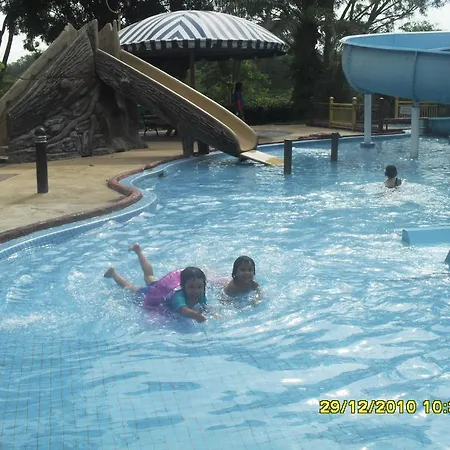 Famosa D Savoy 3-Bedroom Condo In Alor Gajah